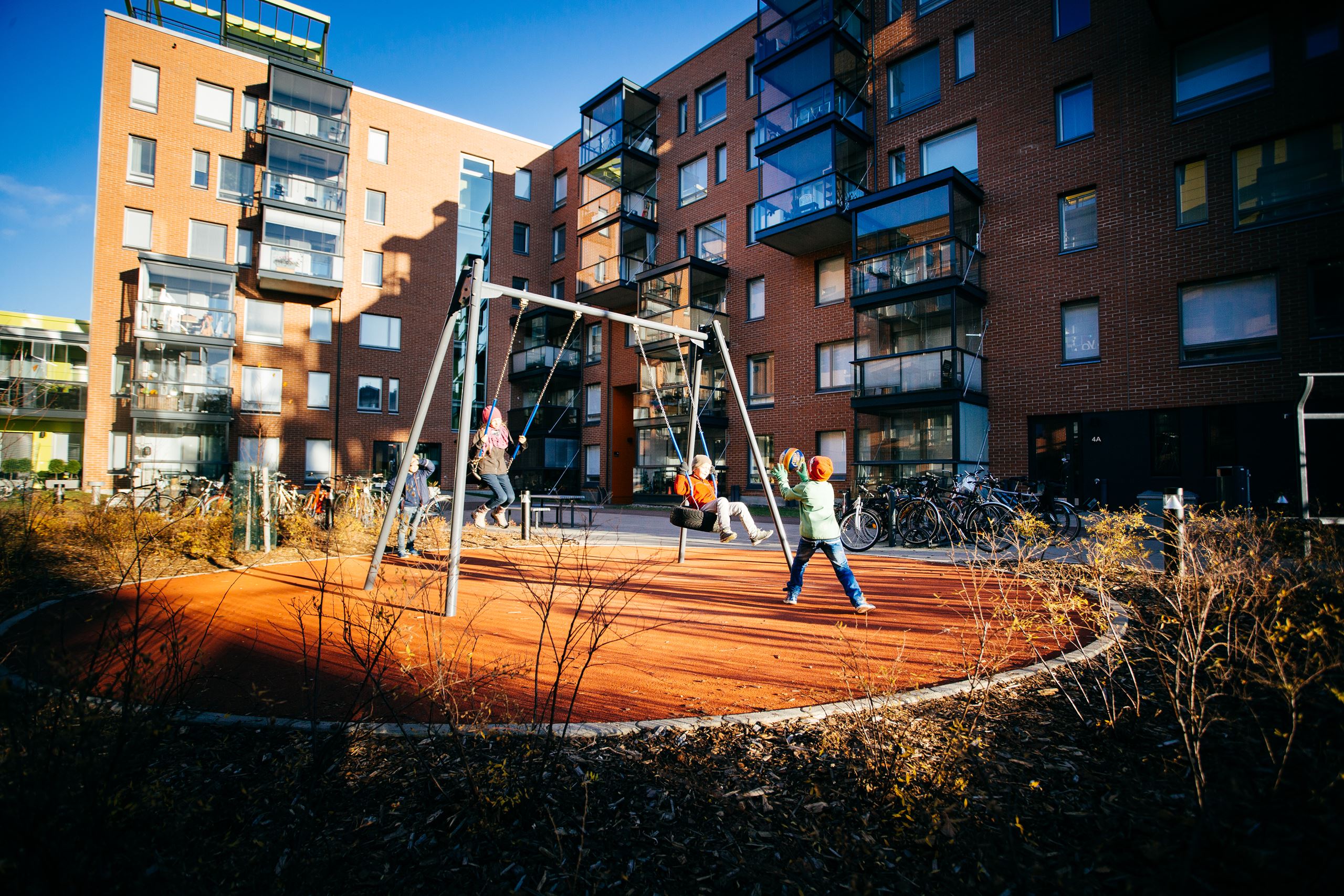 Dvory sa neukladajú na zimný spánok: ako sa zabaviť v chladných dňoch