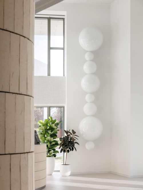 2 Umelecké dielo Vertikála, Nina A. Šošková (foto Matej Hakár).jpg