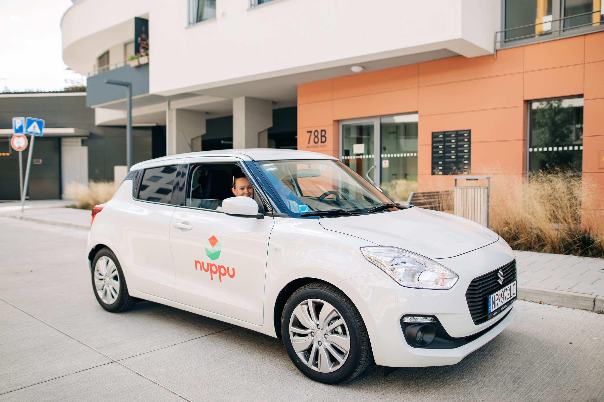 So susedmi zdieľajú autá už rok a pol. Obyvatelia NUPPU vstúpili do éry ekodopravy