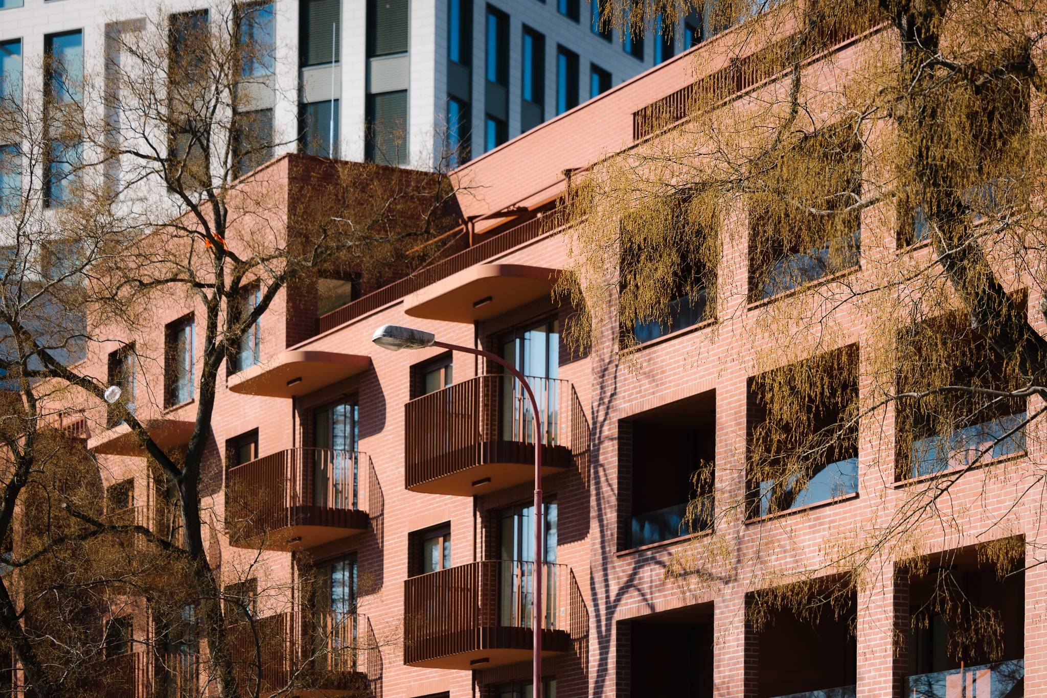 Moderná architektúra, ktorá dýcha s okolím