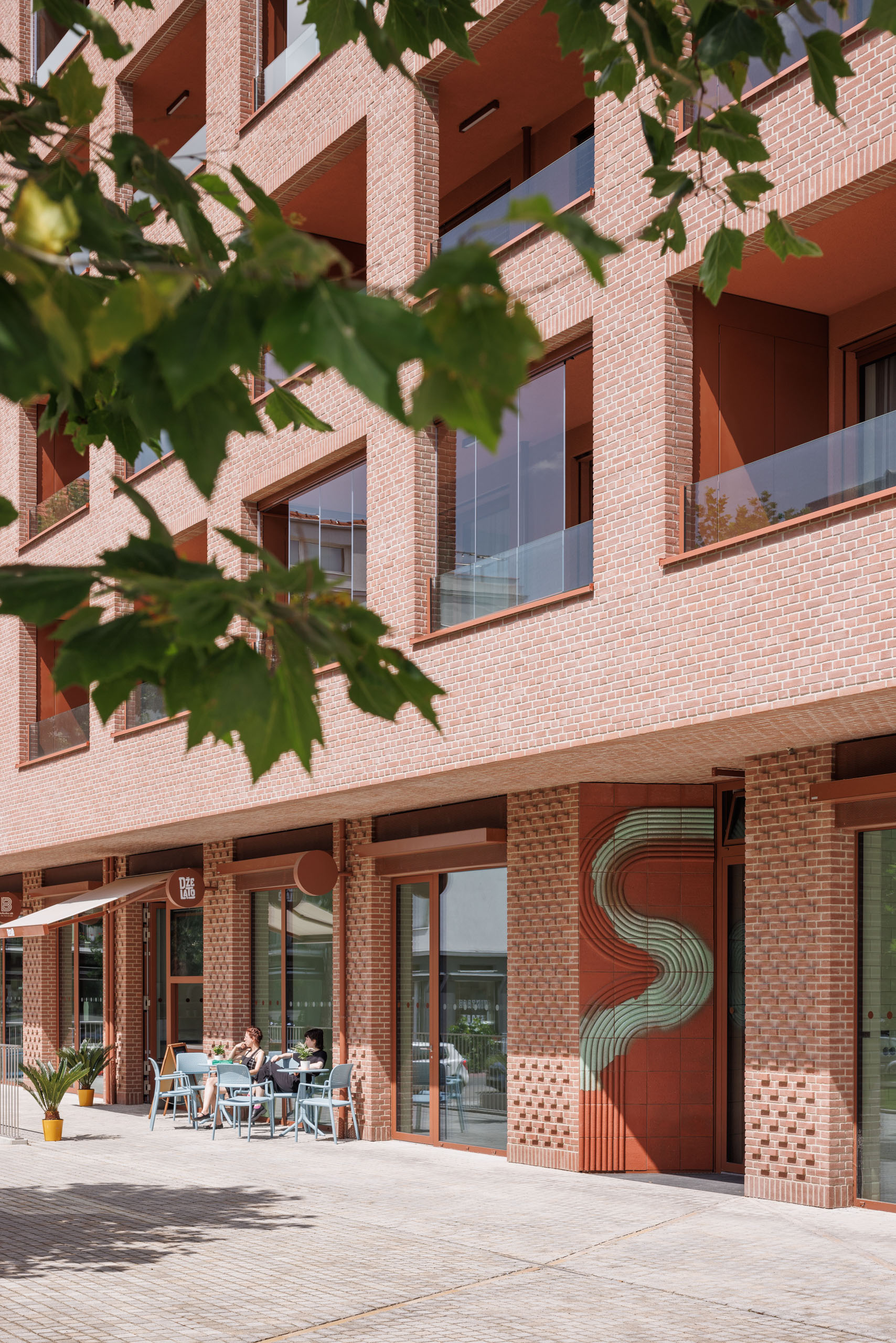 Umenie na vchodoch od Veroniky Selingerovej