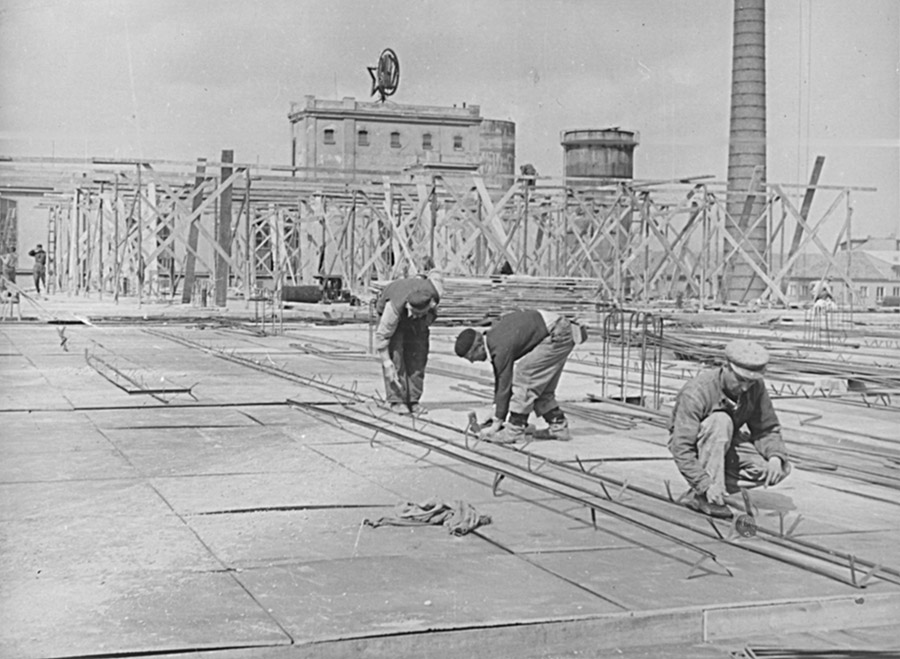Dostavba etážovej budovy / Various buildings were constructed later in 20th century