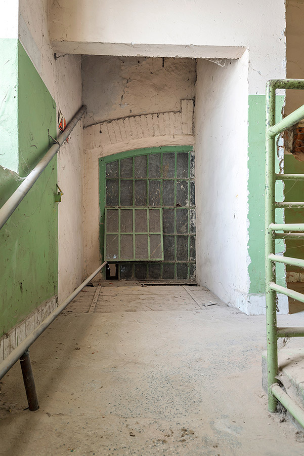 Pôvodné zamurované okno / An original bricked up window