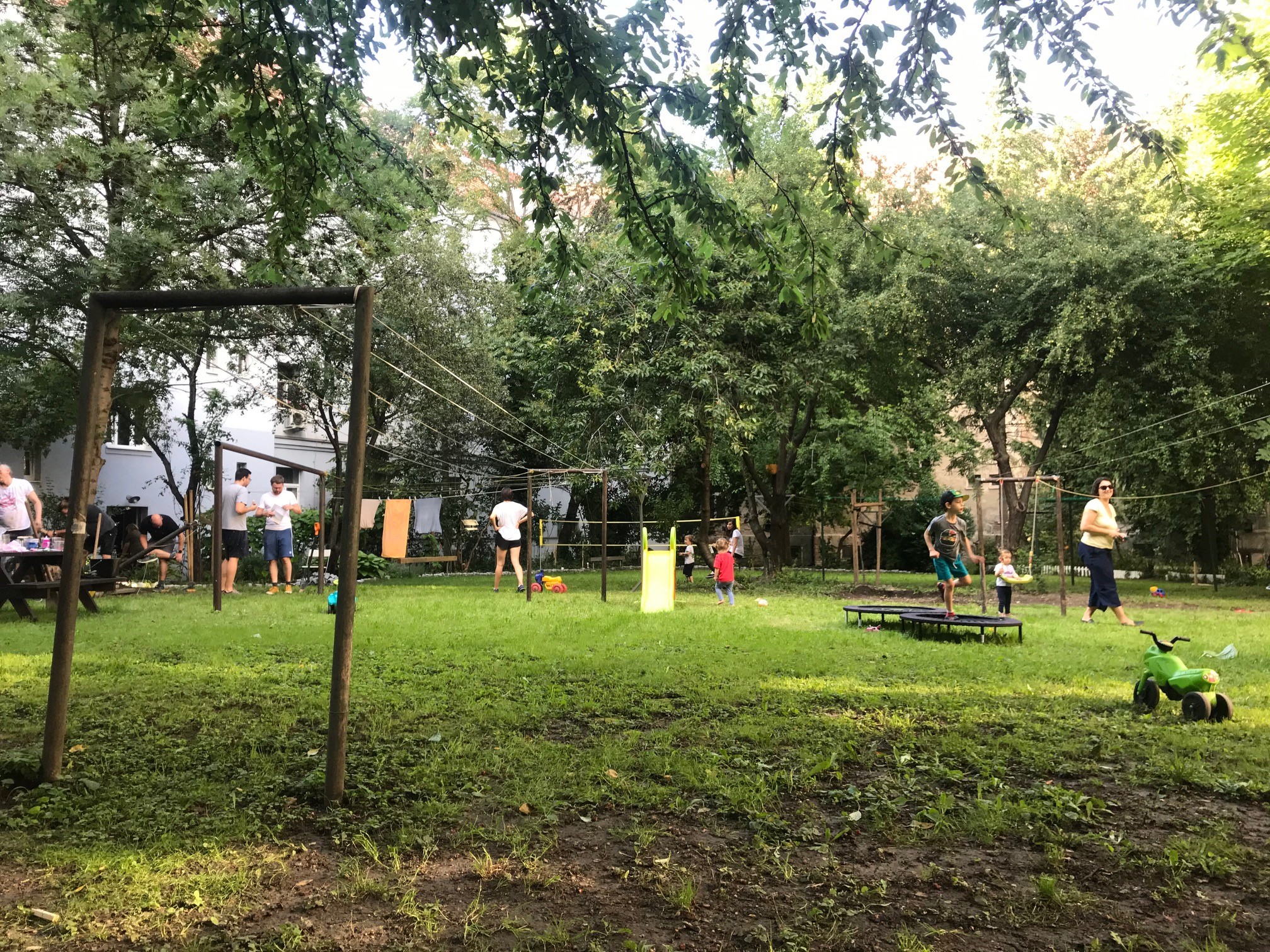 Ako so susedmi zrevitalizovať dvor? Radia víťazi súťaže YIT „Nech žije náš dvor“